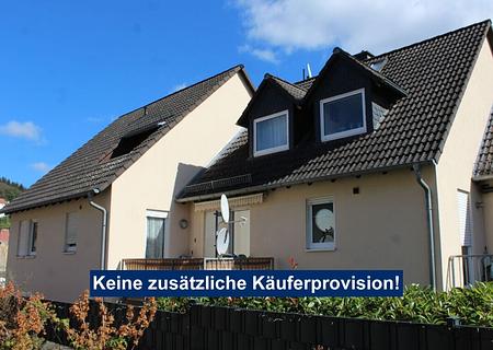 Wunderbare Vierzimmerwohnung mit Außenstellplatz in guter Lage von Kelkheim-Ruppertshain - von der Straße
