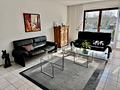 Stilvolles Einfamilienhaus mit Split-Level-Charakter,
Terrasse, Garten & Garage in begehrter Lage - ...ist lichtdurchflutet.