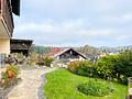Zweifamilienhaus mit Werkstatt, Garage und Garten mit Weitblick - Garten
