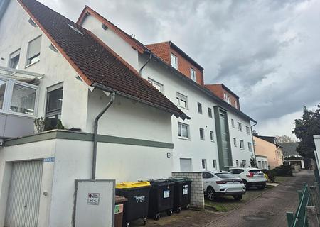 Charmante 3-Zimmer-Wohnung im 2. Obergeschoss mit Balkon und Garage - Außenansicht