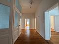 Altbaucharme trifft Wohnkomfort – Stilvolle 4-Zimmer-Wohnung mit Balkon, Einbauküche und Stellplatz - Flur