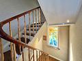 Charmantes Einfamilienhaus mit großem Garten und Entwicklungspotenzial - Treppe
