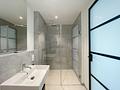 Exklusiv und elegant: stilvolles, neuwertiges Designer-Townhouse - Ebenerdige Dusche im Obergeschoss