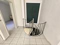 Exklusive Haus-im-Haus-Wohnung mit traumhaftem Privatgarten in Bestlage von Sachsenhausen - Treppe in UG