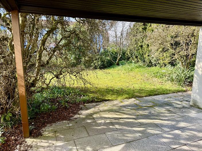 Freistehendes Familienhaus
mit großem Garten in ruhiger Lage - Terrasse