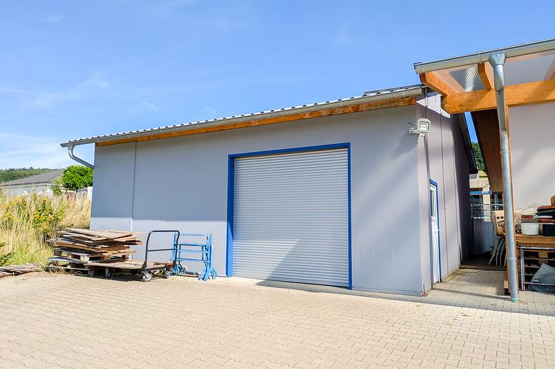 Neuwertiges Gewerbeobjekt – Büro-Gebäude, Lager- & Werk-Halle
in Erbach! - Ansicht-Lagerhalle