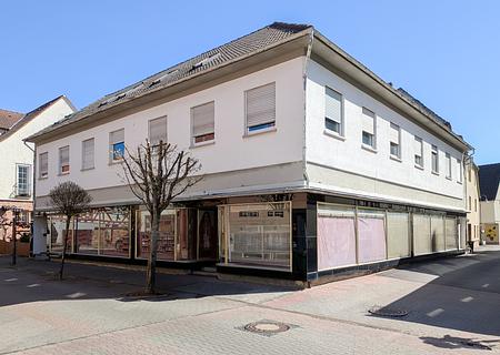 Kapitalanleger und Selbstnutzer aufgepasst: Wohn- & Geschäftshaus mitten im Zentrum von Bad König! - Ansicht SW