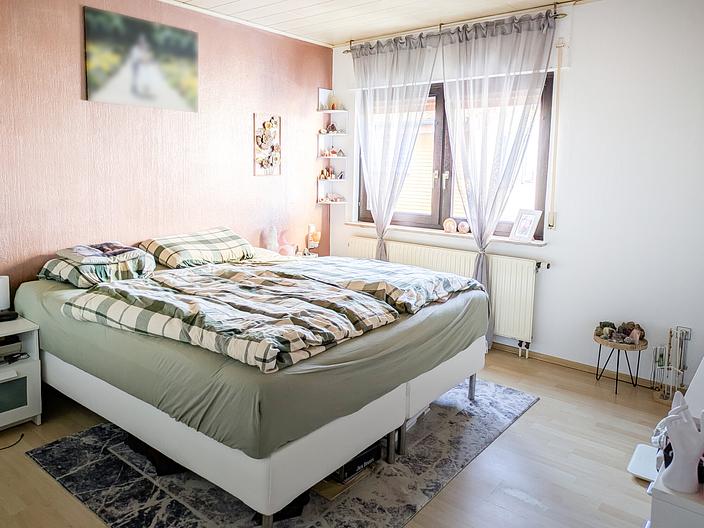 Multifunktionstalent: Großes Haus mit Garagen und Scheunentrakt - OG neu Eltern