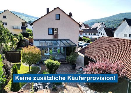 Flexibel nutzbares Einfamilienhaus mit traumhaftem Wintergarten und herrlich angelegtem Grundstück - Titelbild