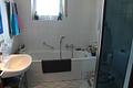 Wunderbare Vierzimmerwohnung mit Außenstellplatz in guter Lage von Kelkheim-Ruppertshain - Tageslichtbad
