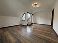 Gepflegte 3-Zimmer-Dachgeschosswohnung mit Stellplatz und Südbalkon - Wohnzimmer
