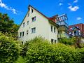 Gepflegte Maisonette-Eigentumswohnung mit 
Einbauküche, Garagenstellplatz, 2 Bäder & Balkon - Außenansicht