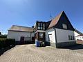 Großzügiges Einfamilienhaus mit 949 m² Grundstück, Wintergarten, Doppelgarage & viel Potenzial - Hofansicht