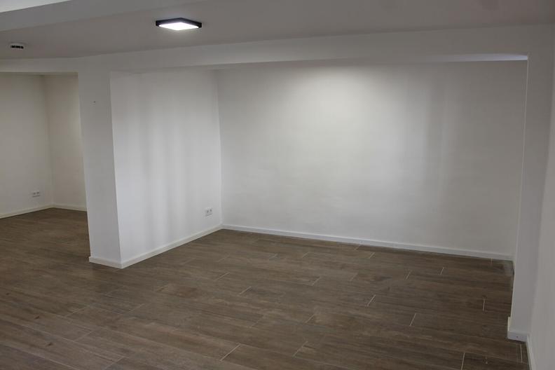 Neuwertiges Einfamilienhaus mit Aufzug und zwei Tiefgaragenstellplätzen in Toplage am Quellenpark - Wohnbereich