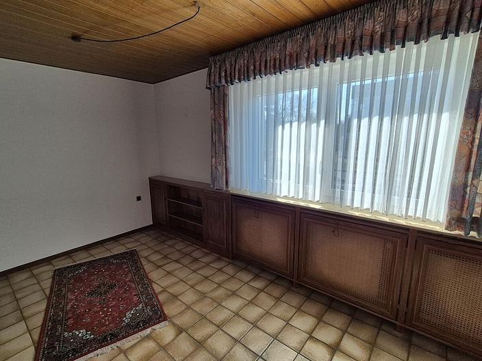 Großzügige Doppelhaushälfte mit zwei Wohneinheiten und viel Potenzial - Schlafzimmer