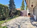 Familienfreundliche Doppelhaushälfte mit großem Garten und Entwicklungspotential - Terrasse mit gemauerten Grill