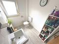 Gepflegtes Ein- / Zweifamilienhaus mit Doppelgarage, Terrasse, und großem Garten - WC OG
