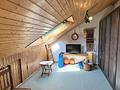 Familienfreundliche Doppelhaushälfte mit großem Garten und Entwicklungspotential - Dachstudio mit Einbauschrank