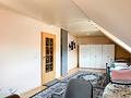 Zwei Wohneinheiten, Gartenanteil und drei Garagen – Wohnhaus in Kirchzell - DG_Wohnzimmer