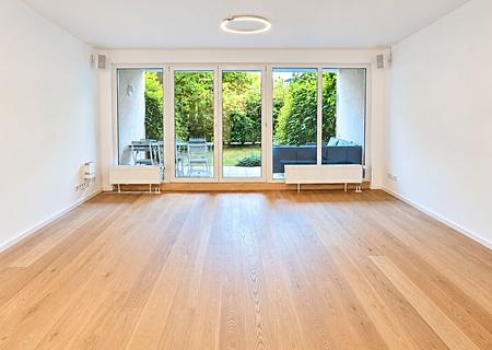 Außergewöhnliche 4-Zimmer-Wohnung mit Garten, Terrasse & Balkon in guter Lage von Bockenheim - Wohnzimmer