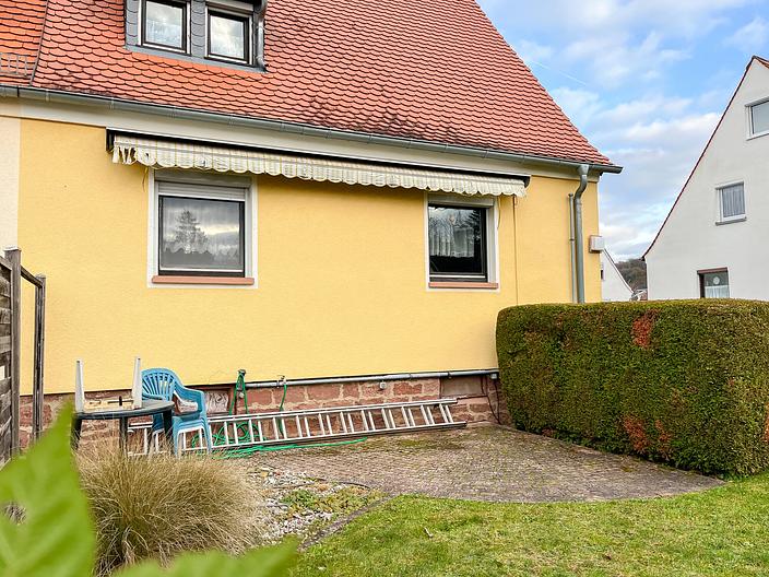 Doppelhaushälfte mit großem Garten und Stellplatz in Miltenberg - Terrasse