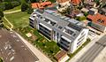 Bezug sofort möglich! Großzügige 4-Zi.-DG-Neubauwohnung mit Loggia - Luftbild von der Straße