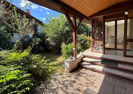 Ruhig gelegenes Familienhaus in idyllischer Lage von Groß-Umstadt/Klein-Umstadt - Eingangsbereich_Garten